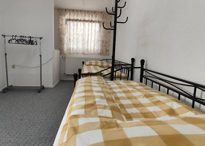 Apartment 65qm Mit Innenhof - Netflix - Gameroom - Wlan - - Ps3 - Populaere Umgebung 'lindener Berg' *