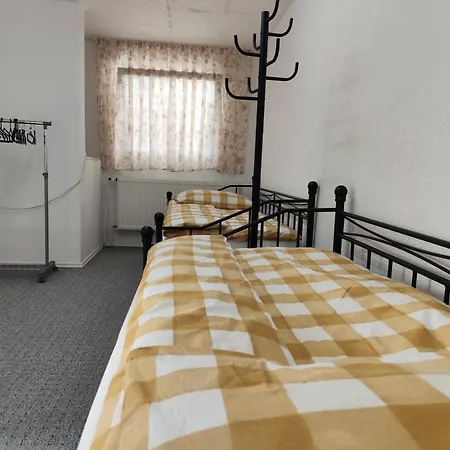 Apartament 65qm Mit Innenhof - Netflix - Gameroom - Wlan - - Ps3 - Populaere Umgebung 'lindener Berg' *
